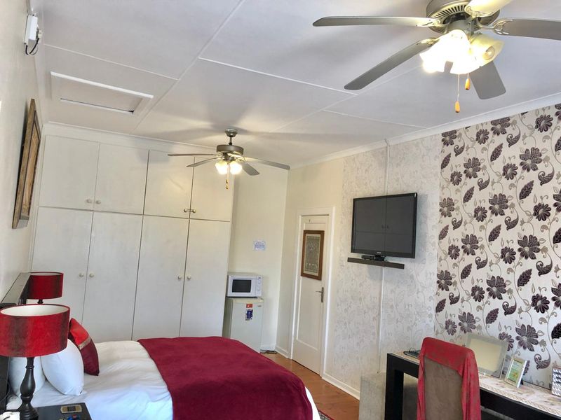 Beautiful well maintained  Home - Photo 7