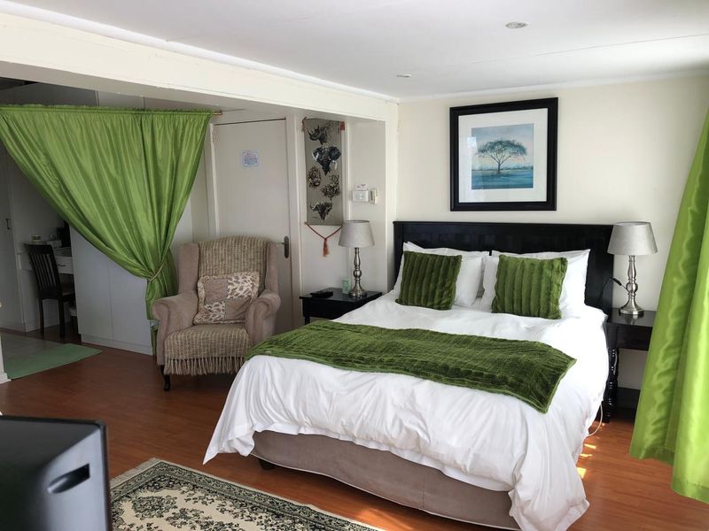 Beautiful well maintained  Home - Photo 1