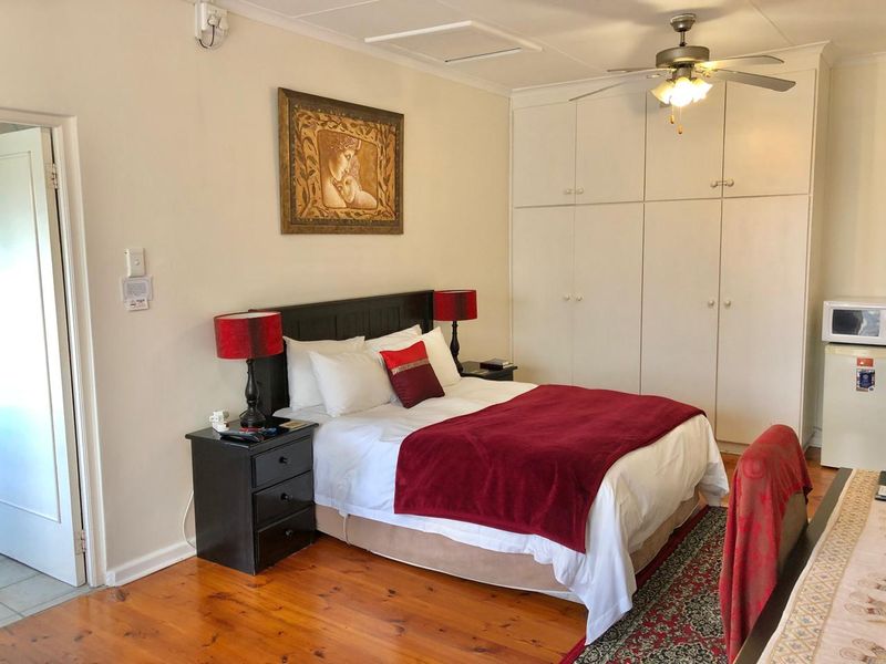 Beautiful well maintained  Home - Photo 6