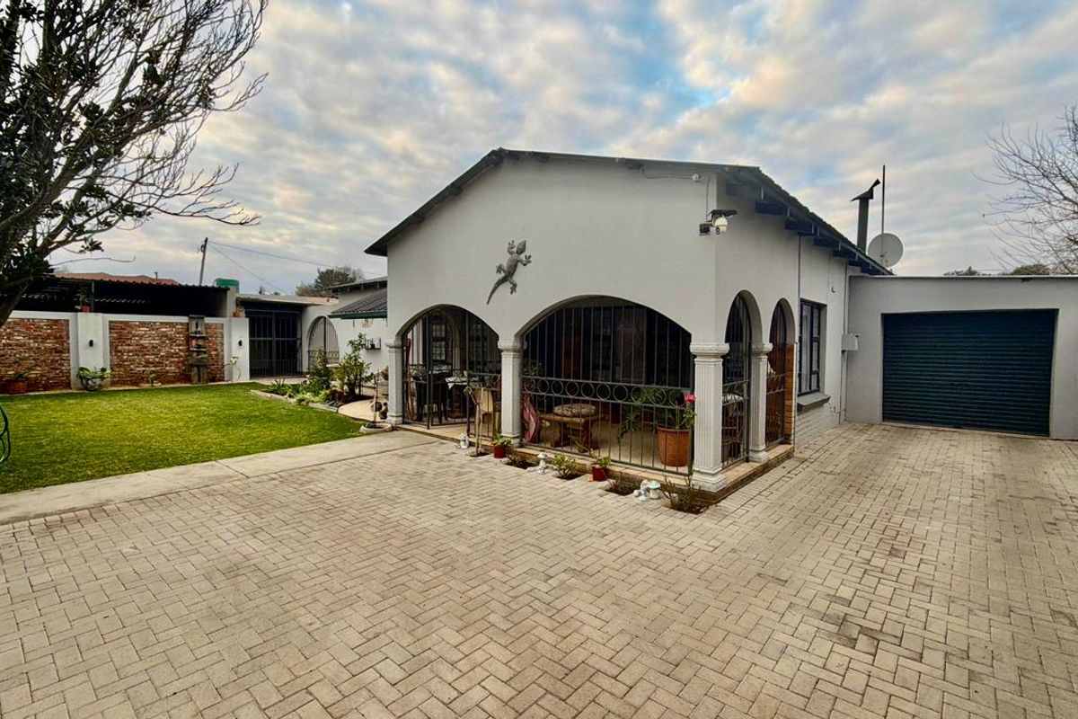 Spacious Family Home For Sale in Songloed - Photo 5