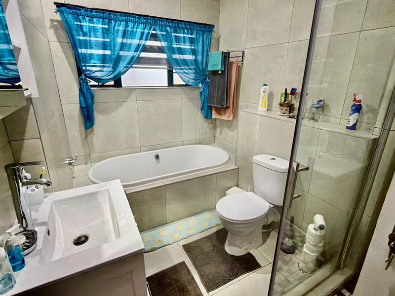 Spacious Family Home For Sale in Songloed - Photo 9