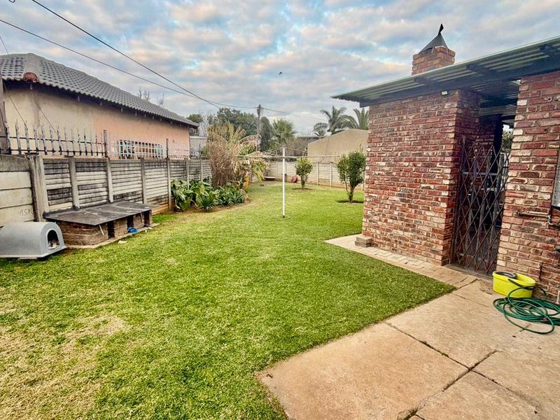 Spacious Family Home For Sale in Songloed - Photo 6