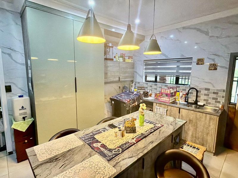 Spacious Family Home For Sale in Songloed - Photo 3