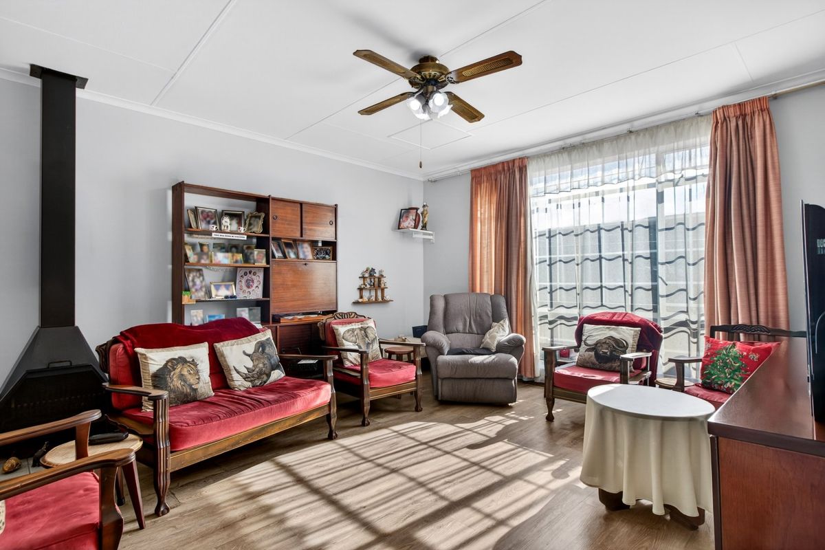 Spacious Randpark Ridge Duplex With Solar, Jacuzzi And Entertainment Appeal - Photo 5