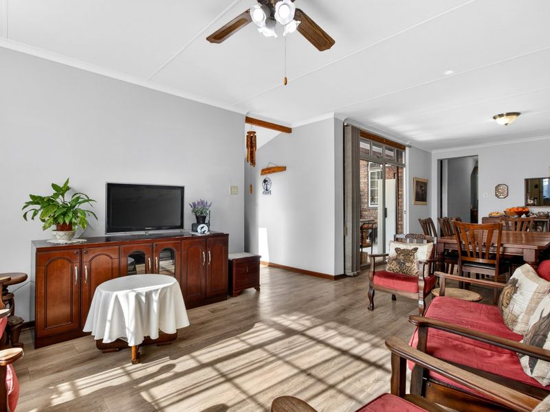 Spacious Randpark Ridge Duplex With Solar, Jacuzzi And Entertainment Appeal - Photo 7