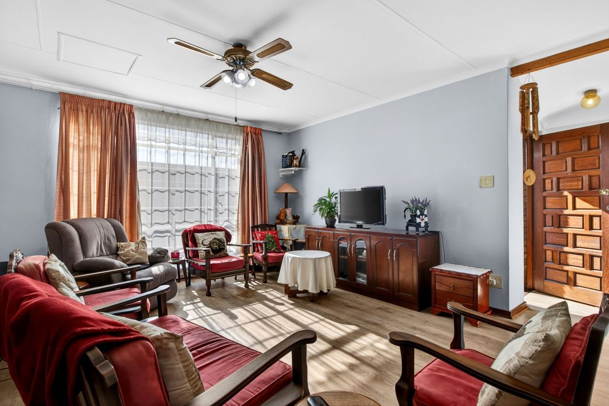 Spacious Randpark Ridge Duplex With Solar, Jacuzzi And Entertainment Appeal - Photo 4