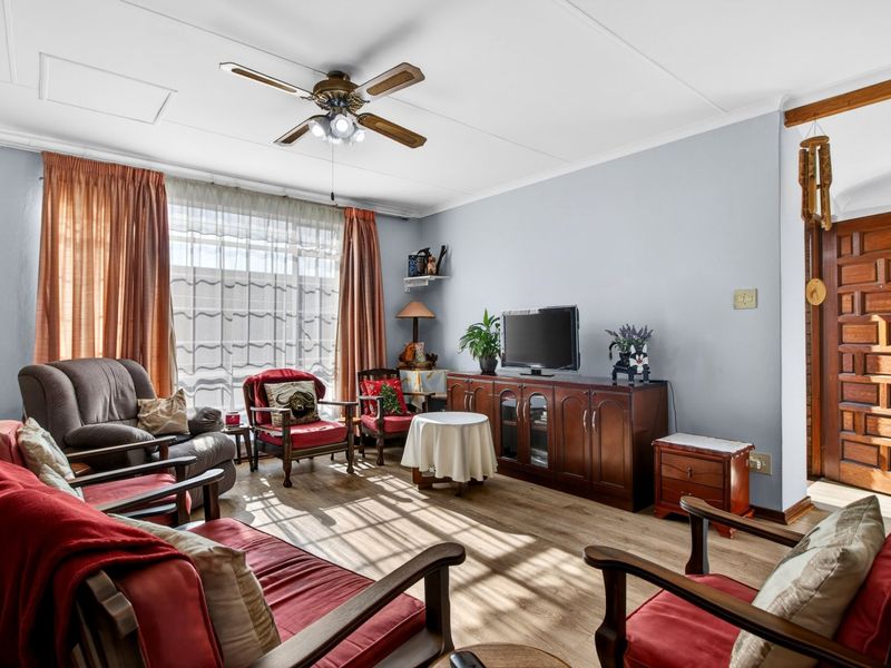 Spacious Randpark Ridge Duplex With Solar, Jacuzzi And Entertainment Appeal - Photo 4