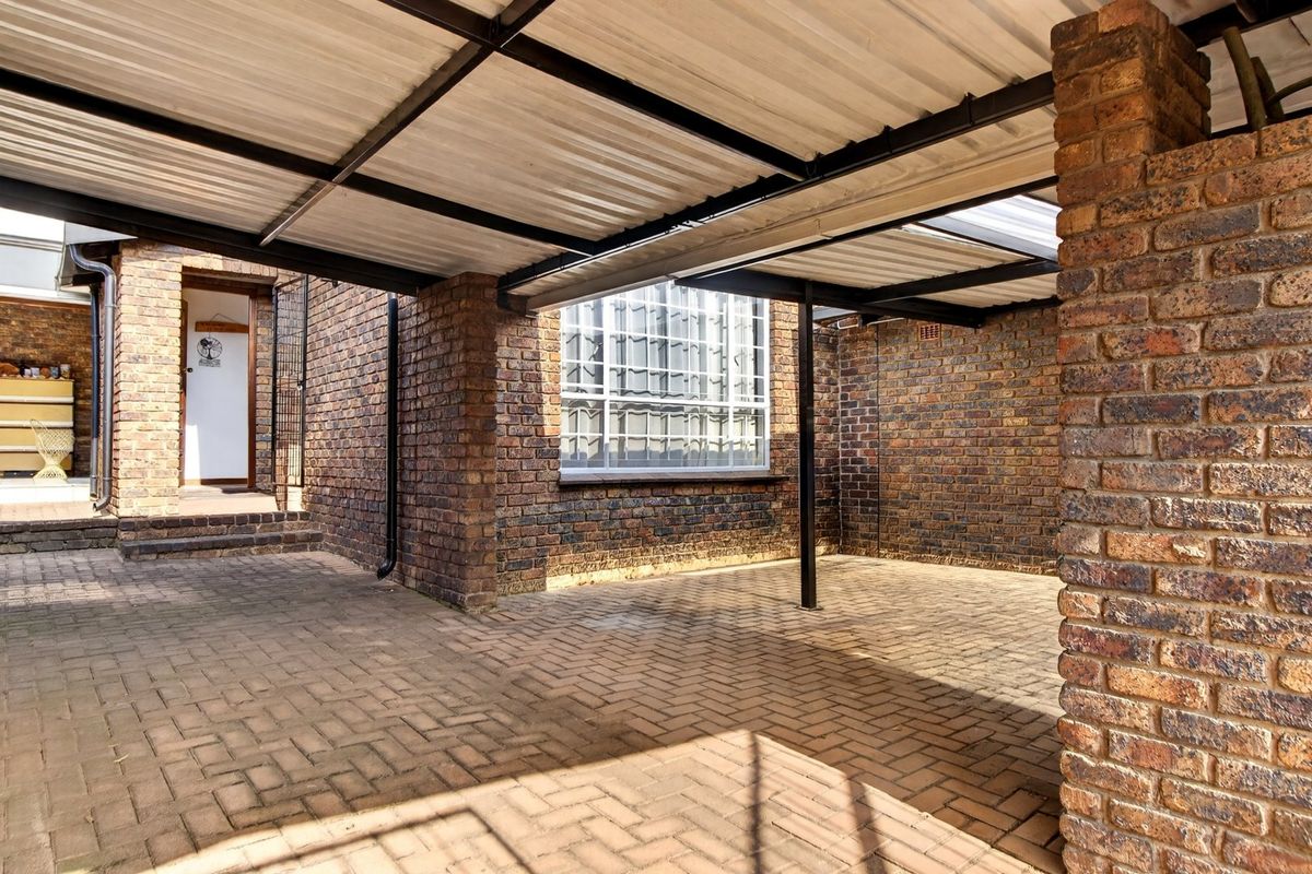 Spacious Randpark Ridge Duplex With Solar, Jacuzzi And Entertainment Appeal - Photo 3