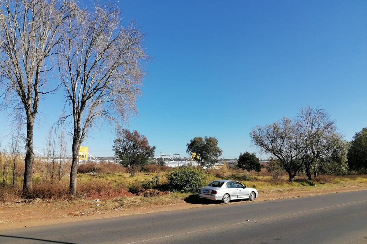 4000 SQUARE METERS MIXED USE RE-ZONED PROPERTY DEVELOPMENT LAND FOR RENTA - Photo 2