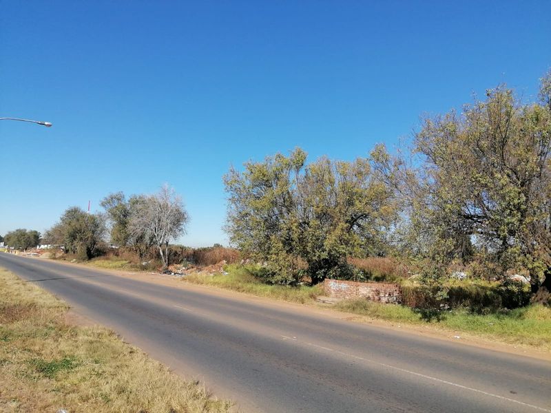 4000 SQUARE METERS MIXED USE RE-ZONED PROPERTY DEVELOPMENT LAND FOR RENTA - Photo 3