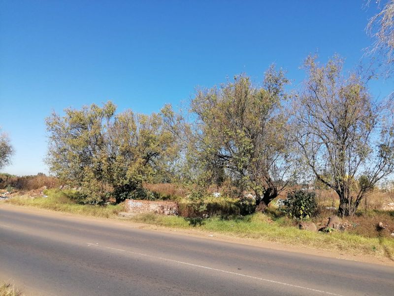 4000 SQUARE METERS MIXED USE RE-ZONED PROPERTY DEVELOPMENT LAND FOR RENTA - Photo 4