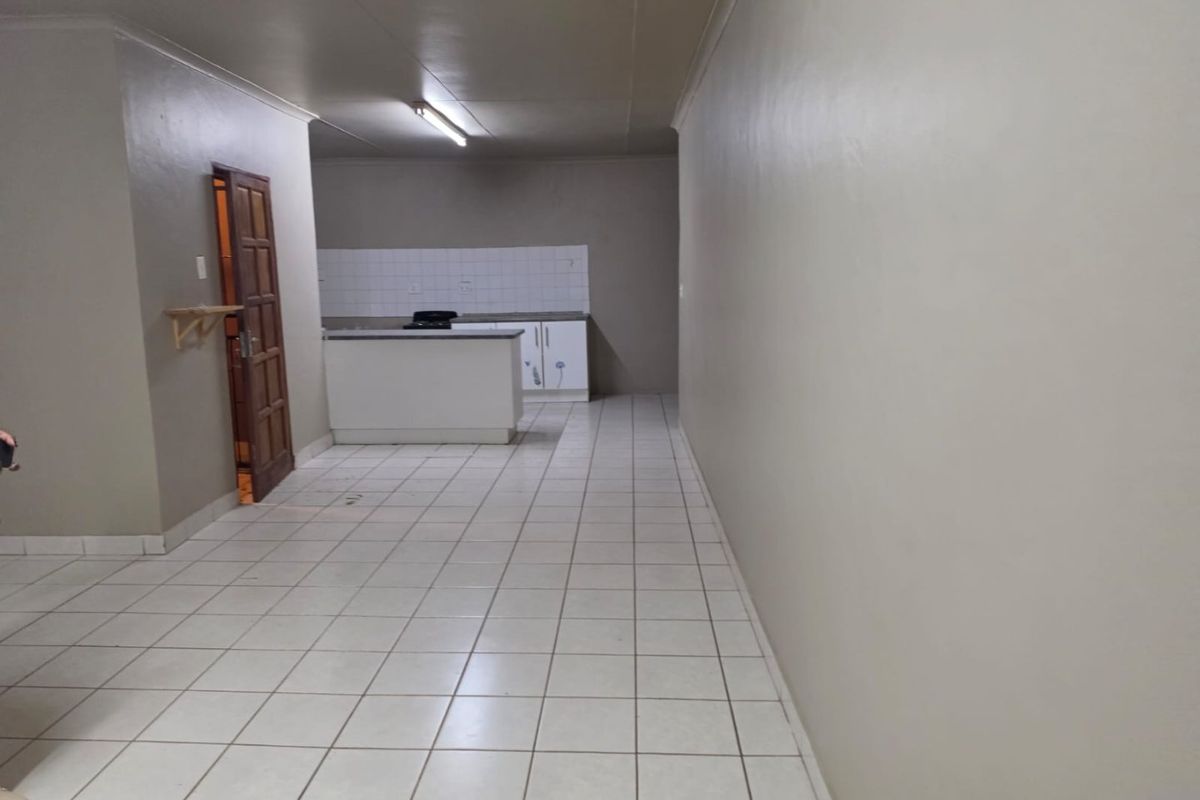 SPACIOUS 2 BEDROOM APARTMENT FOR RENTAL IN BENDOR POLOKWANE - Photo 4