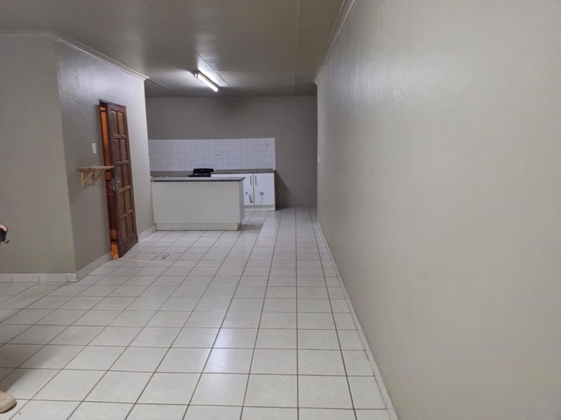 SPACIOUS 2 BEDROOM APARTMENT FOR RENTAL IN BENDOR POLOKWANE - Photo 4