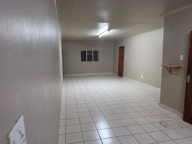 SPACIOUS 2 BEDROOM APARTMENT FOR RENTAL IN BENDOR POLOKWANE - Photo 9