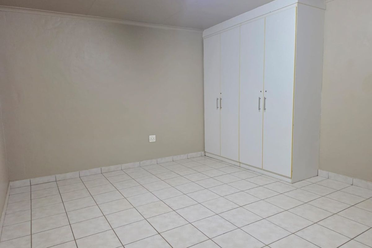 SPACIOUS 2 BEDROOM APARTMENT FOR RENTAL IN BENDOR POLOKWANE - Photo 2