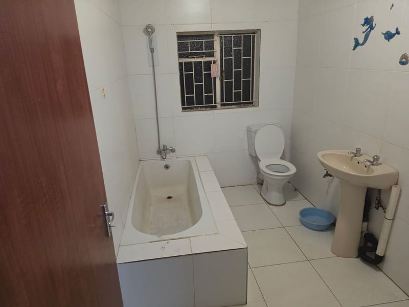 SPACIOUS 2 BEDROOM APARTMENT FOR RENTAL IN BENDOR POLOKWANE - Photo 3