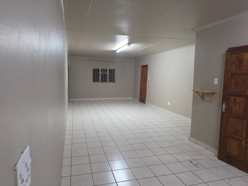 SPACIOUS 2 BEDROOM APARTMENT FOR RENTAL IN BENDOR POLOKWANE - Photo 9