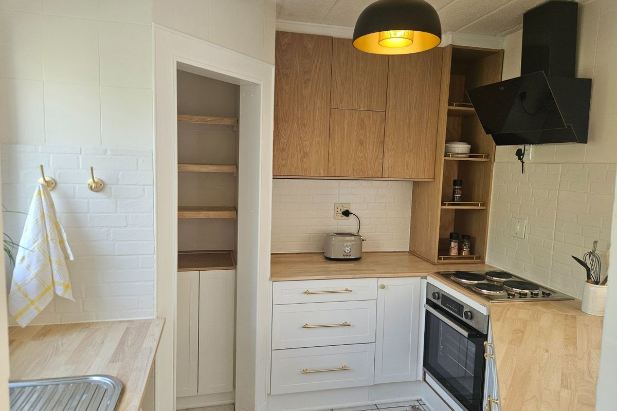Stylish Newly Renovated 2-Bedroom Unit!!! - Photo 3