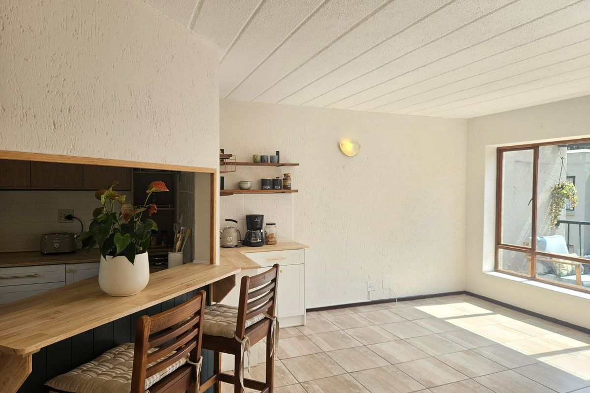 Stylish Newly Renovated 2-Bedroom Unit!!! - Photo 2