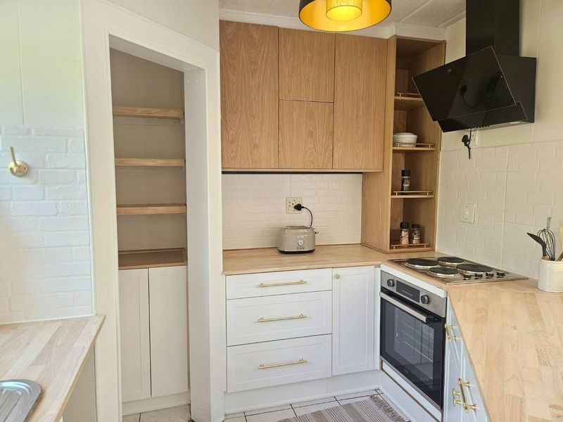 Stylish Newly Renovated 2-Bedroom Unit!!! - Photo 6