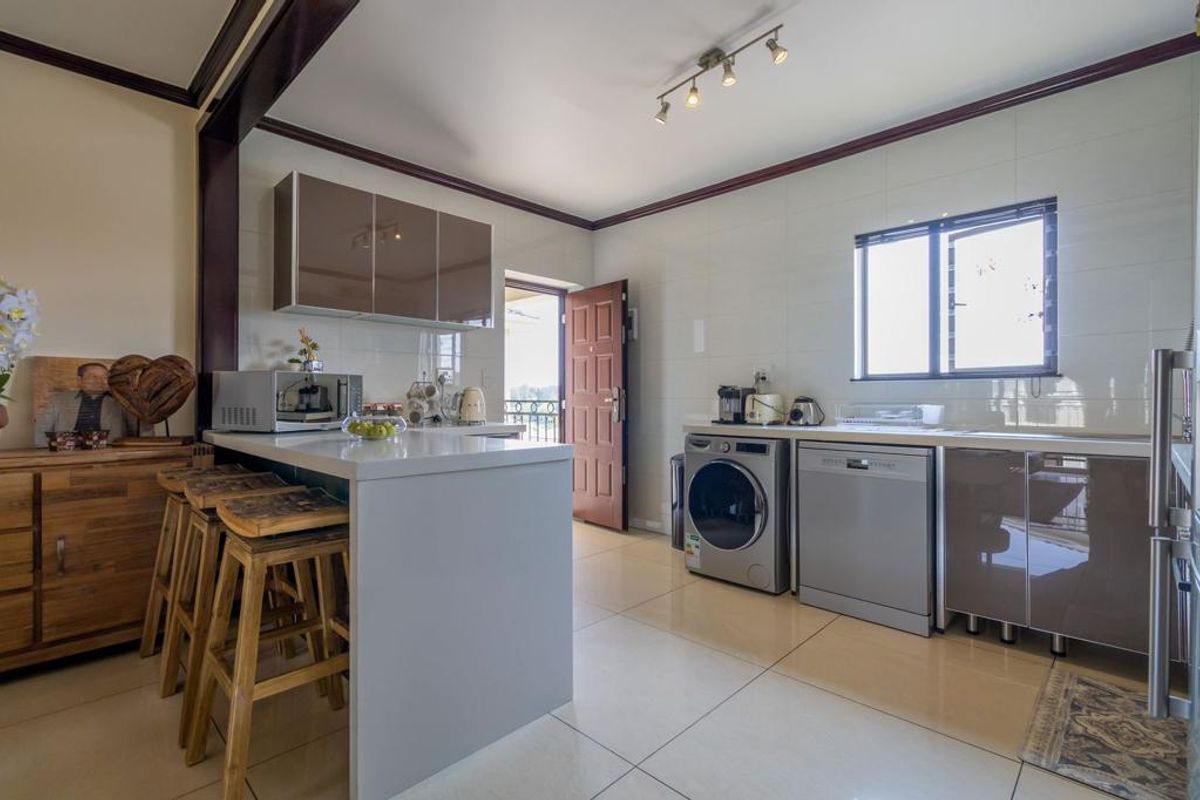 Modern 3 bedroom apartment in Fourways. - Photo 2