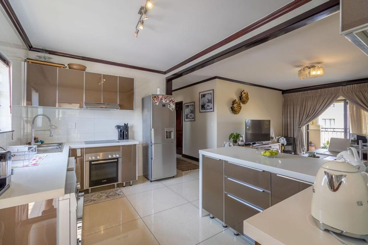 Modern 3 bedroom apartment in Fourways. - Photo 3