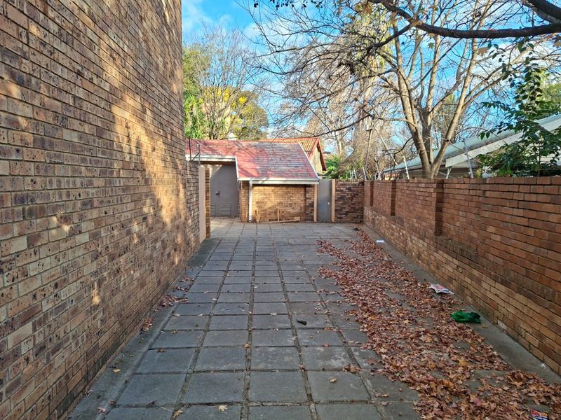Charming Flamwood flat with fibre and secure parking - Photo 2