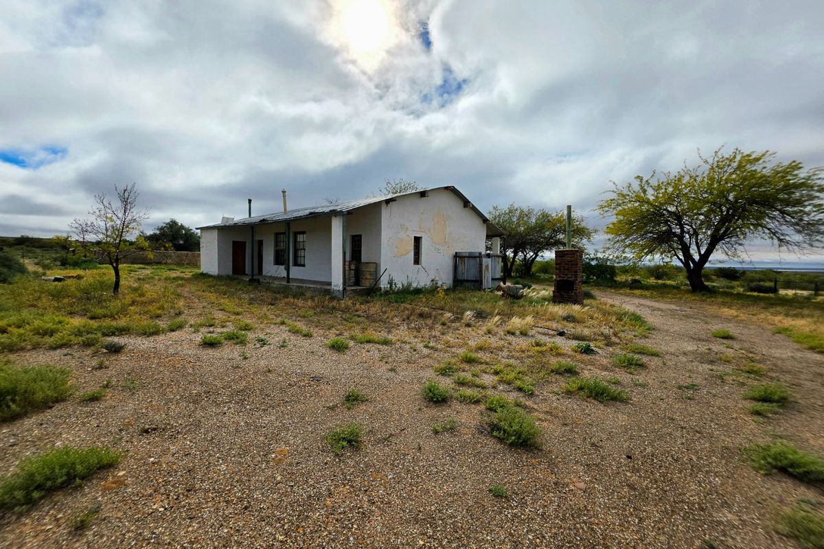 Expansive Karoo Livestock Farm for Sale Near Van Wyksvlei, Northern Cape - Photo 2