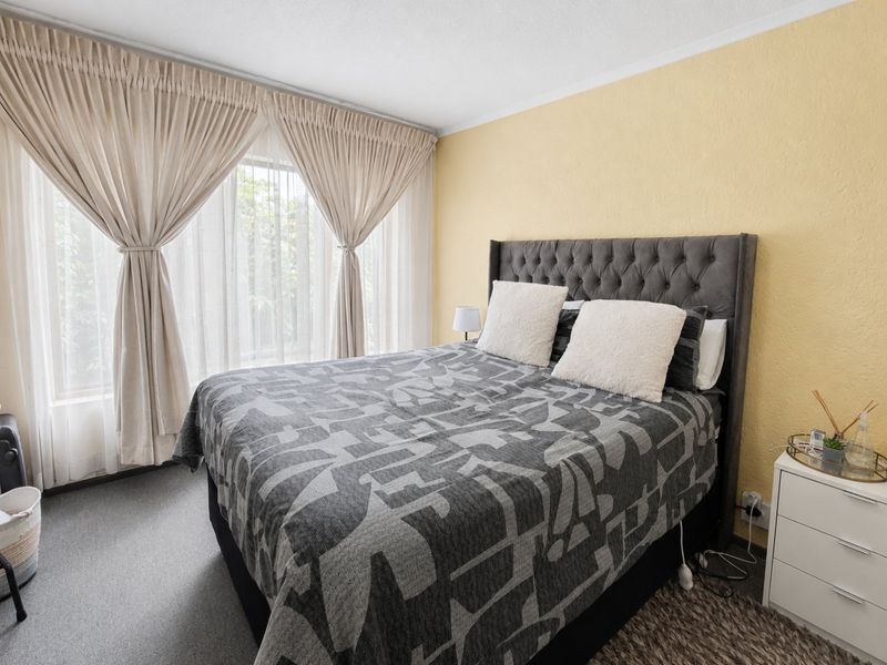 Secure Marais Steyn Park flat with views! - Photo 9