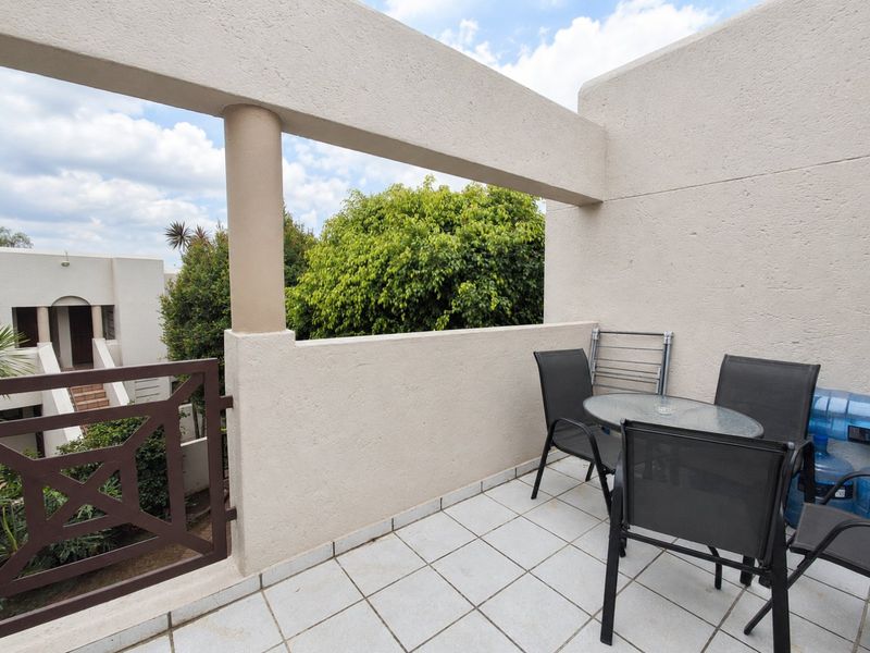 Secure Marais Steyn Park flat with views! - Photo 7