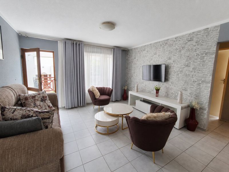 Secure Marais Steyn Park flat with views! - Photo 6