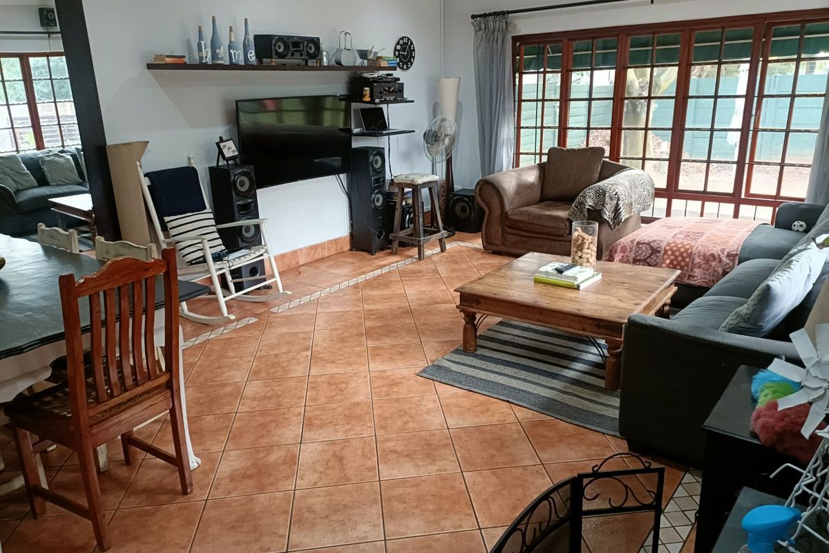 4 Bedroom House for Sale in Blairgowrie - Photo 5