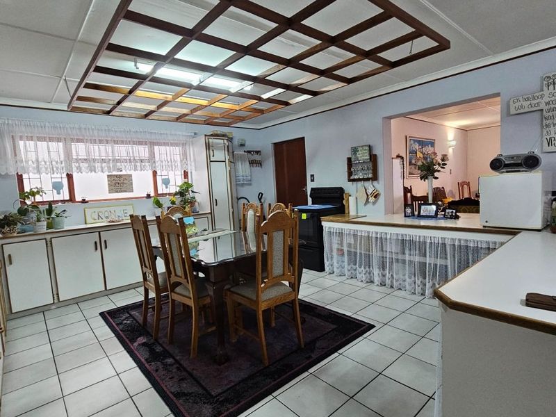INCOME-GENERATING PROPERTY WITH MULTIPLE RENTAL OPPORTUNITIES! - Photo 1