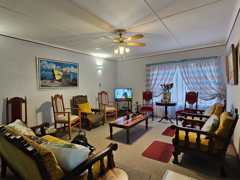 INCOME-GENERATING PROPERTY WITH MULTIPLE RENTAL OPPORTUNITIES! - Photo 7