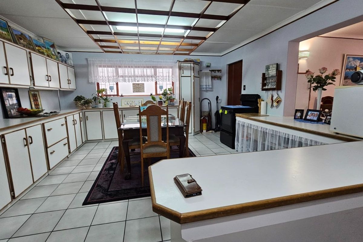 INCOME-GENERATING PROPERTY WITH MULTIPLE RENTAL OPPORTUNITIES! - Photo 3