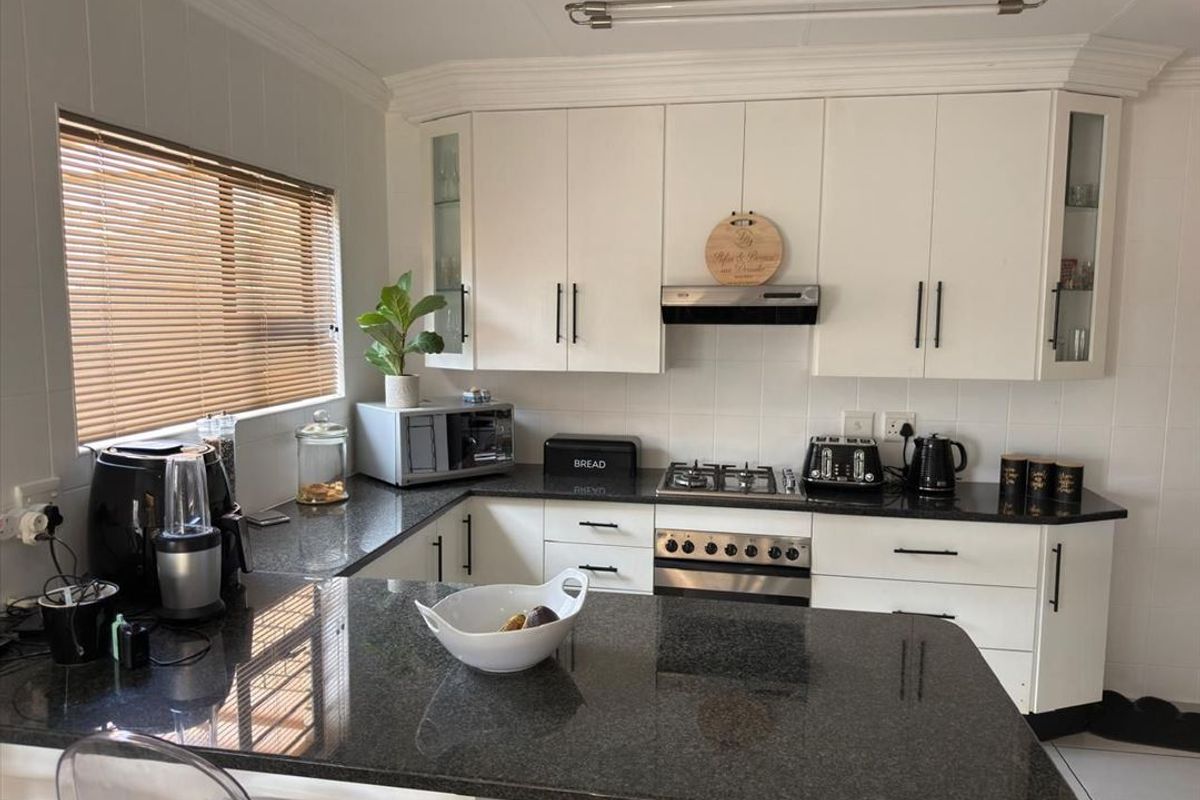 Modern Comfort Meets Everyday Convenience - Photo 3