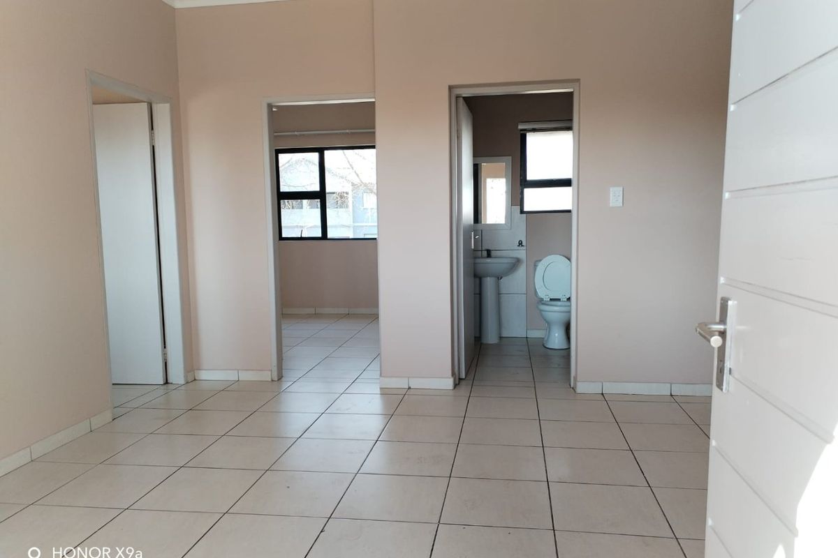 2 Bedroom and 2 Bathroom Apartment for sale in Rynfield - Photo 5