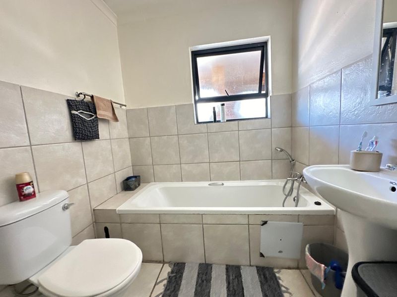 2 Bedroom and 1 Bathroom available for you to buy Call us now!! - Photo 6