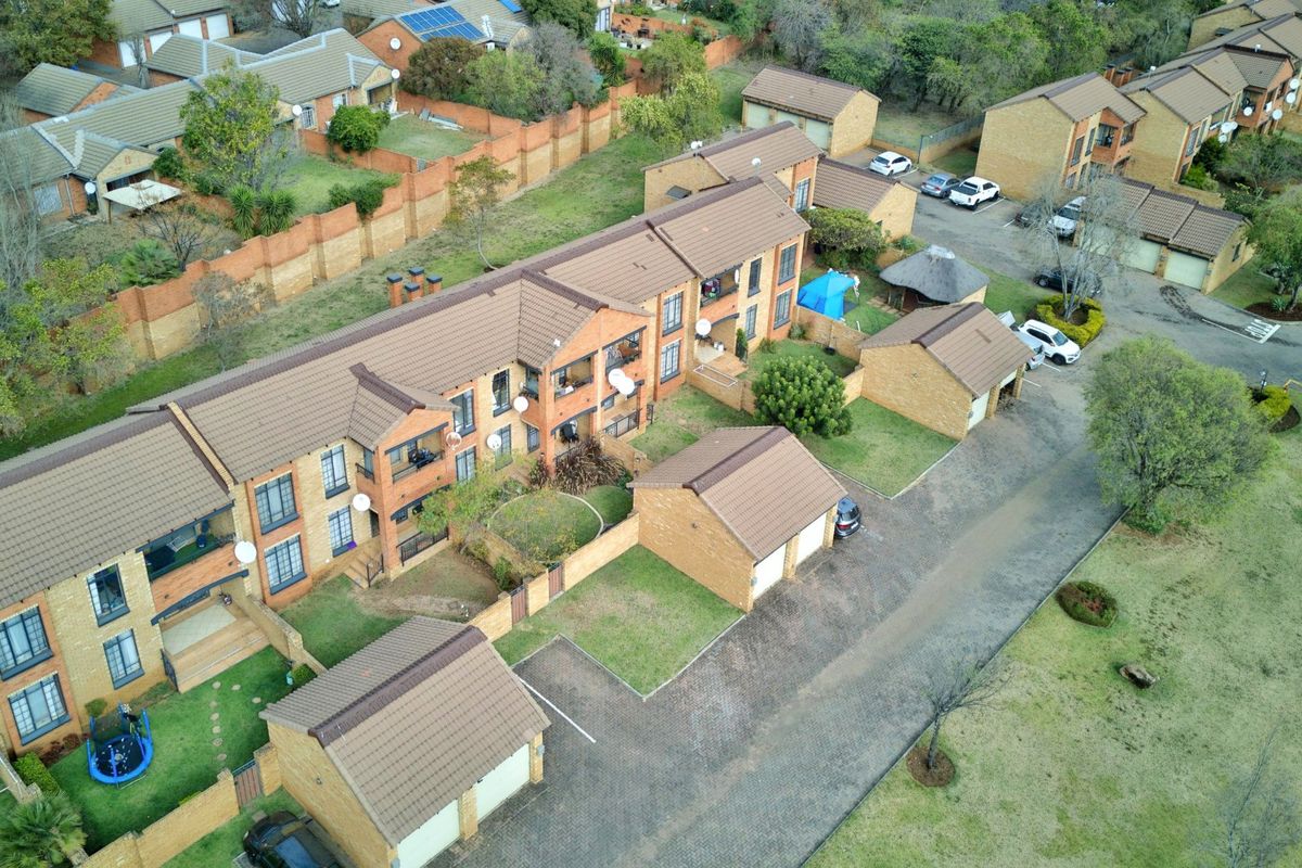 Modern 2-Bedroom Apartment in Equestria Security Estate  - Photo 2