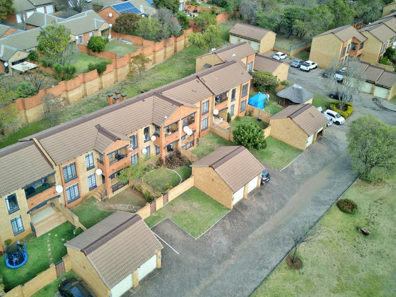 Modern 2-Bedroom Apartment in Equestria Security Estate  - Photo 2