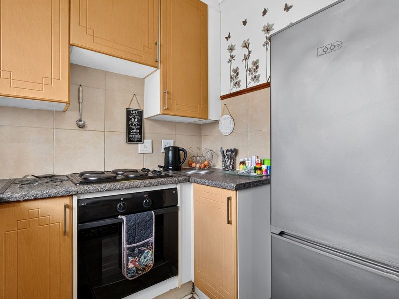 Modern 2-Bedroom Apartment in Equestria Security Estate  - Photo 8