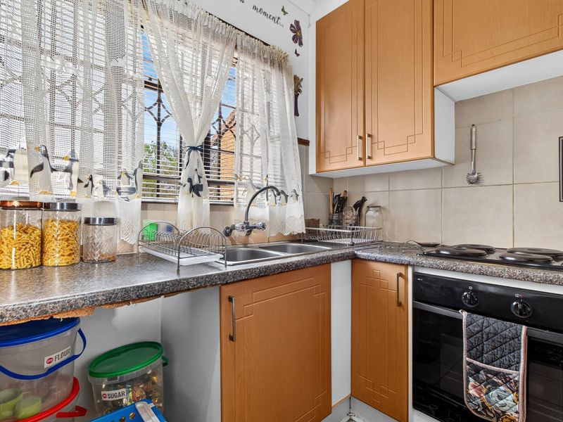 Modern 2-Bedroom Apartment in Equestria Security Estate  - Photo 7