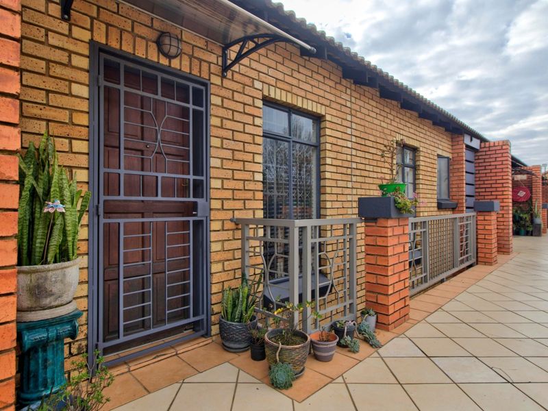 Modern 2-Bedroom Apartment in Equestria Security Estate  - Photo 1
