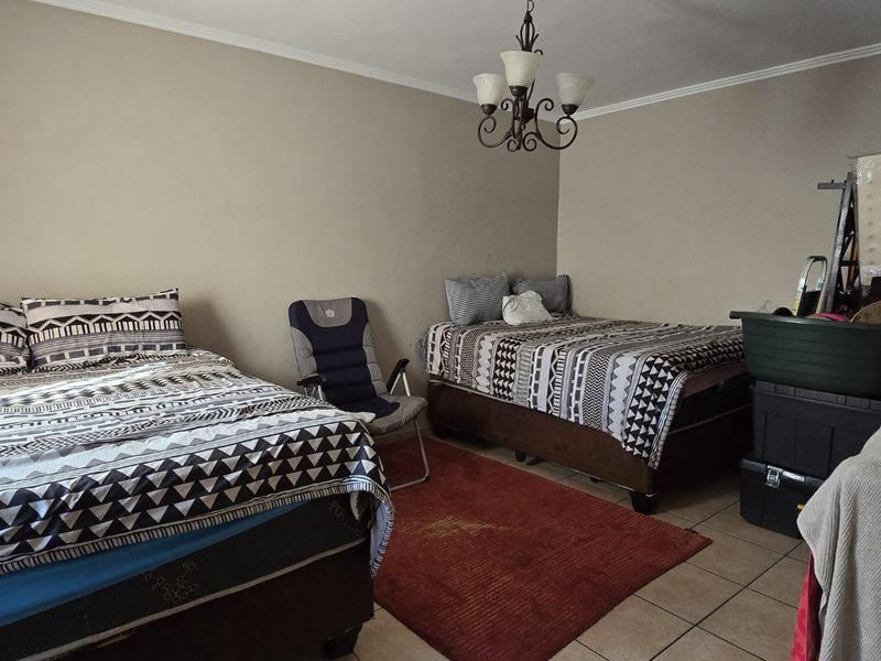 4-Bed Family Home with Pool in Secured Amberfield Ridge | R3,695,000 - Photo 5