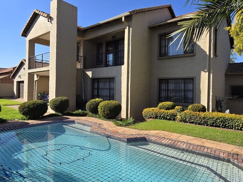 4-Bed Family Home with Pool in Secured Amberfield Ridge | R3,695,000 - Photo 1