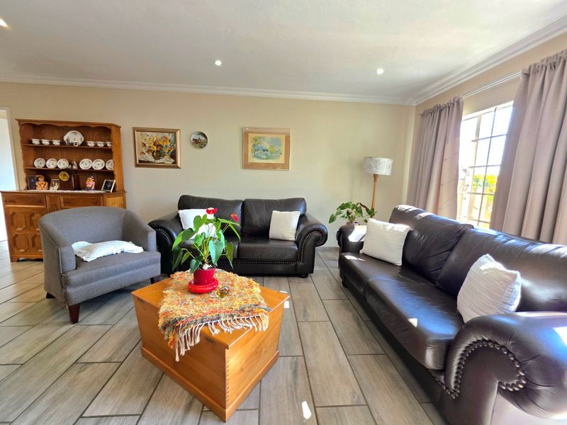 Move-In Ready Duplex with Scenic Views in a Sought-After Security Complex - Photo 3