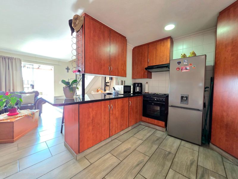 Move-In Ready Duplex with Scenic Views in a Sought-After Security Complex - Photo 10