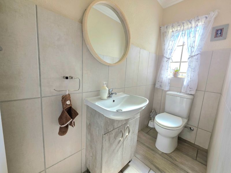 Move-In Ready Duplex with Scenic Views in a Sought-After Security Complex - Photo 8