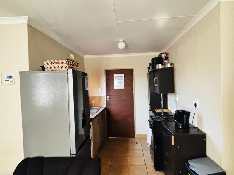 THIS NICE 3BED ROOM HOUSE FOR SELL IN SKYCITY - Photo 5