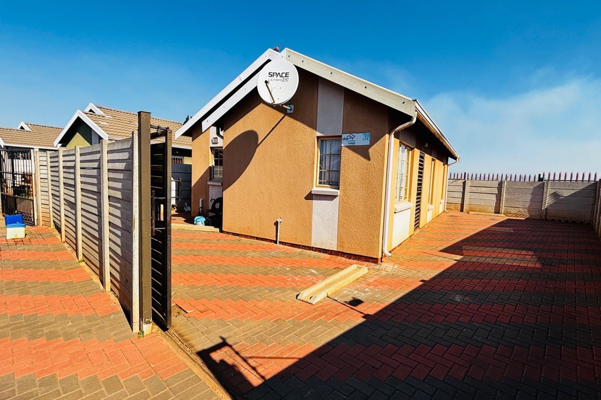 THIS NICE 3BED ROOM HOUSE FOR SELL IN SKYCITY - Photo 4